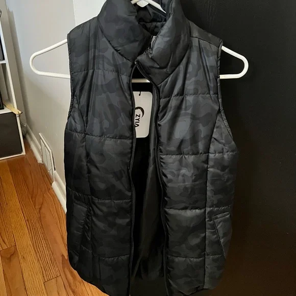 Zyia Gray Camo Sawatch Puffy Vest - Picture 2 of 3